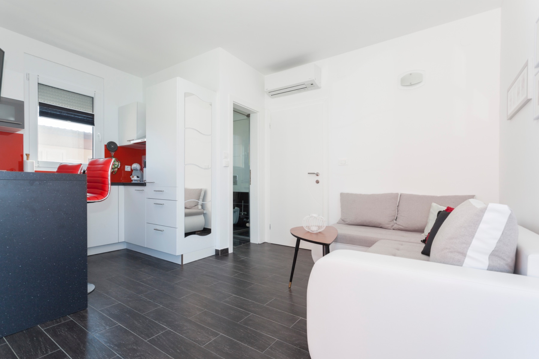 Toni 2 kitchen